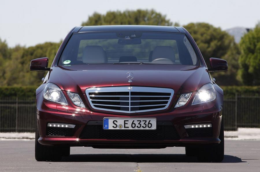  Mercedes-Benz E63 AMG 2012 года  (фото 4 из 30)
